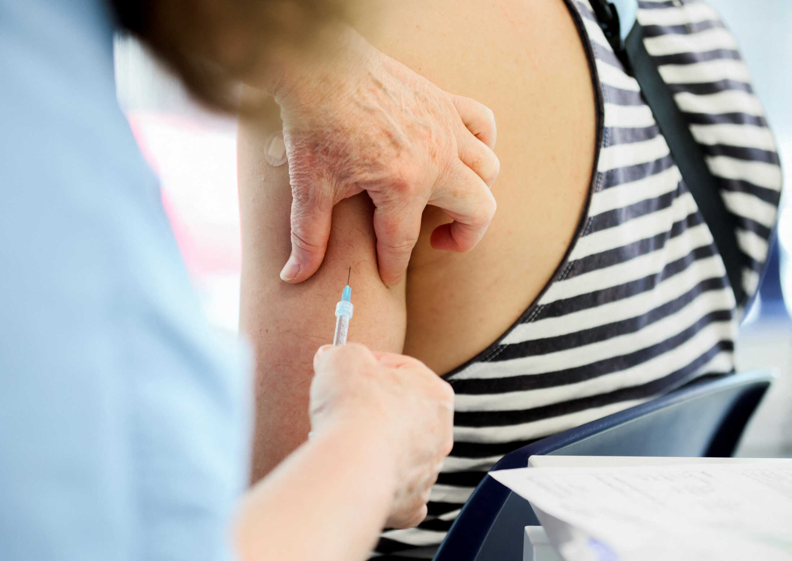 A healthcare worker administers a monkeypox vaccination at a clinic run by CIUSSS public health authorities in Montreal, Quebec, Canada, June 6, 2022.  REUTERS