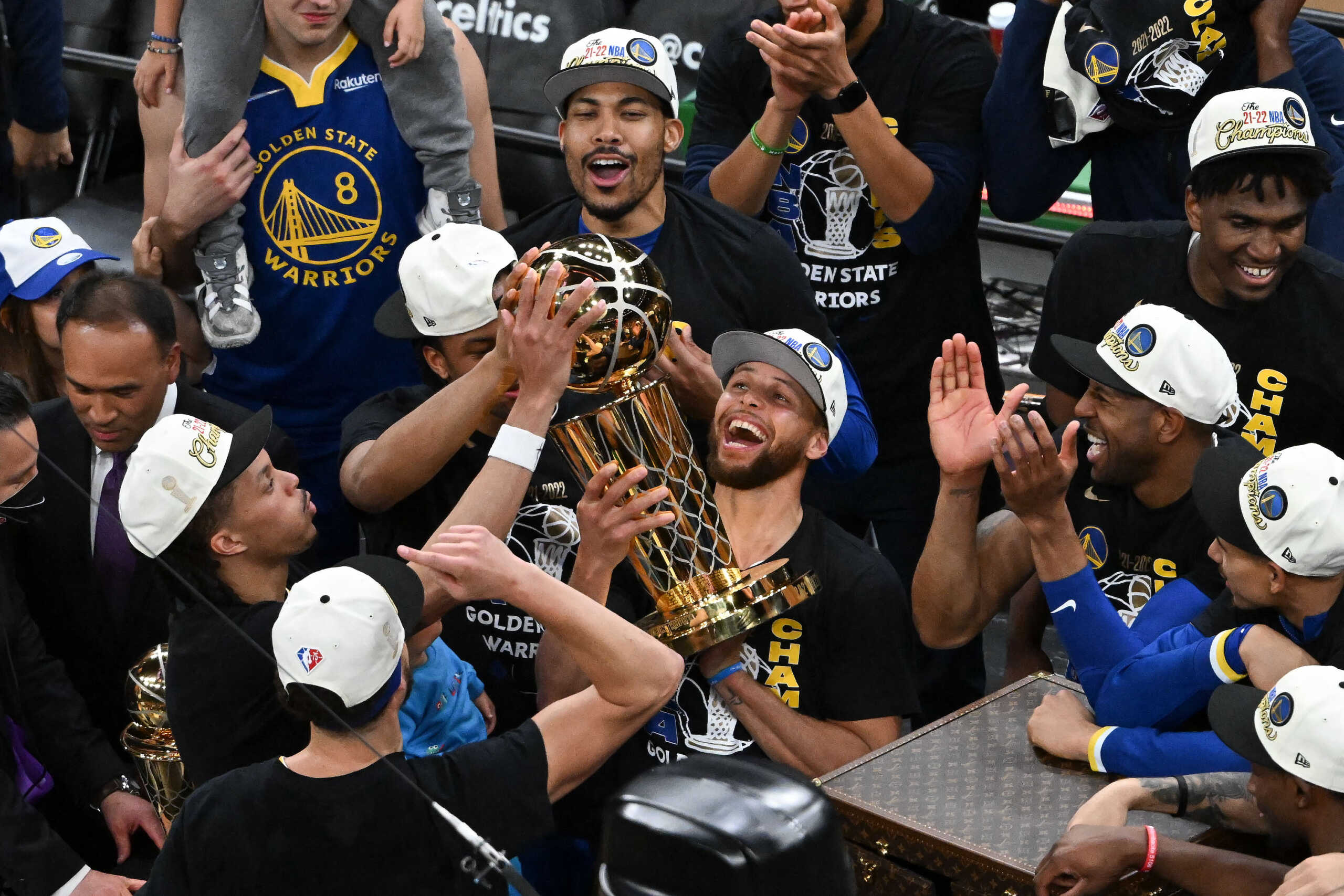 NBA, Σέλτικς – Γουόριορς 90-103: Πρωταθλητές οι Γκόλντεν Στέιτ με συγκλονιστικό Στεφ Κάρι