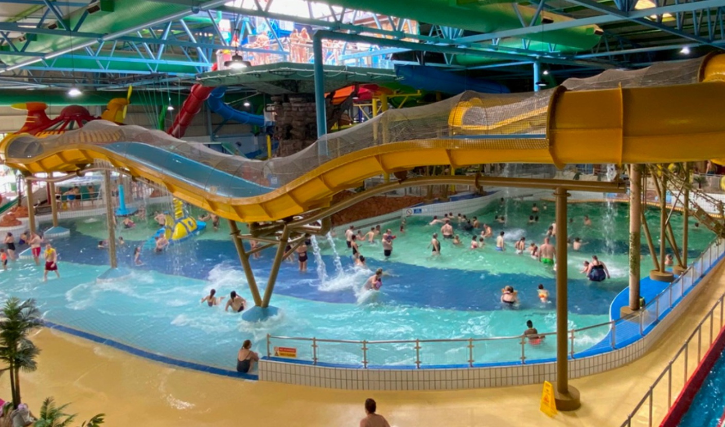 Βρετανία: Εκκενώθηκε water park – «Με ναυτία και ερεθισμό στα μάτια και το λαιμό οι επισκέπτες»