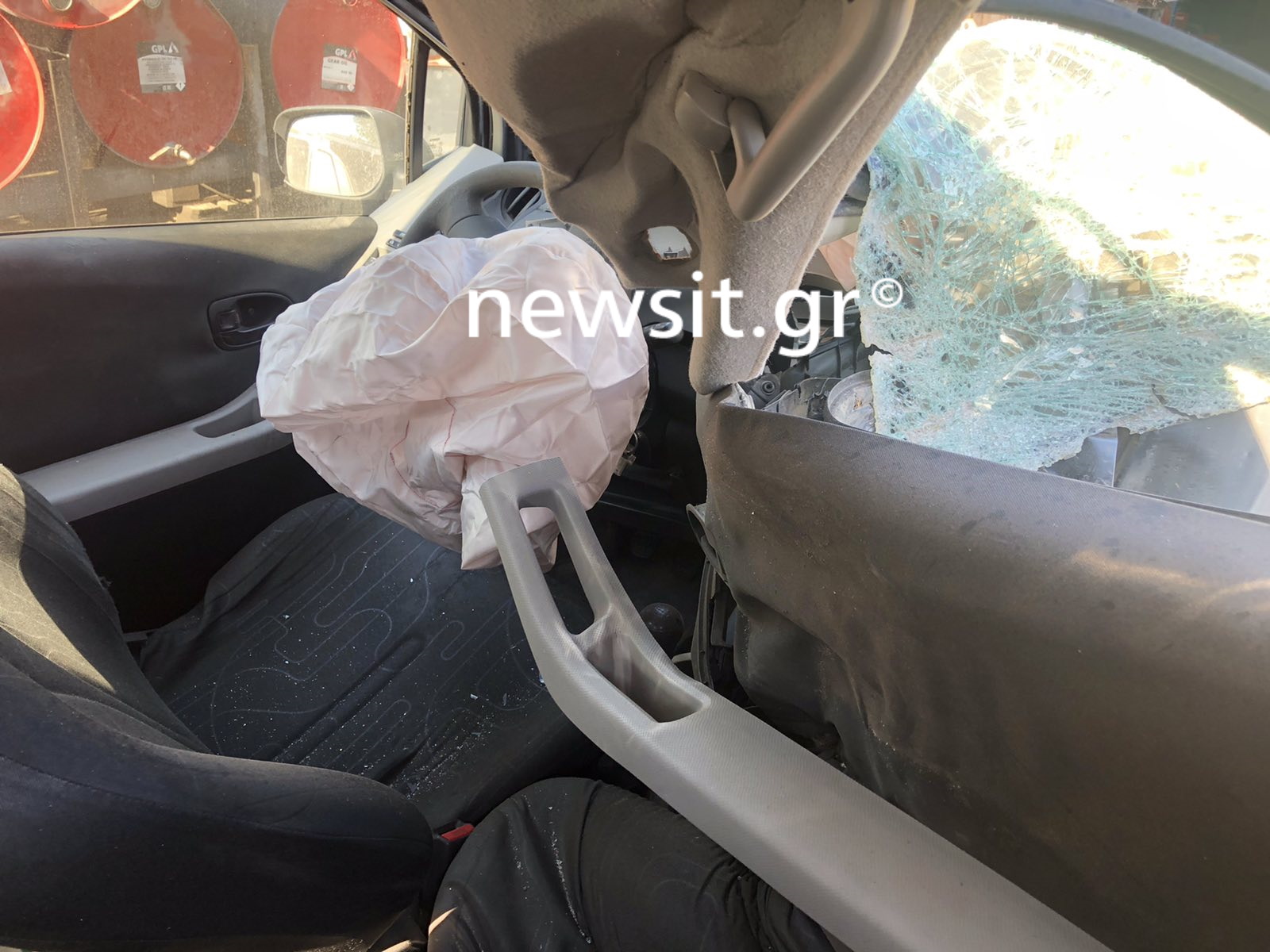Τροχαίο στο Χαλάνδρι: Εικόνες από το αυτοκίνητο του 18χρονου που έχασε τη ζωή του