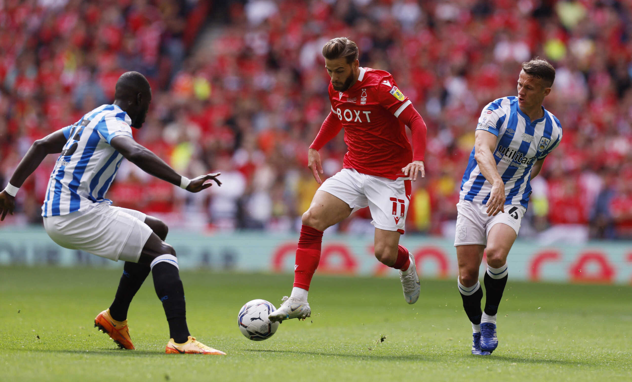 Soccer Football - Championship Play-Off Final - Huddersfield Town v Nottingham Forest - Wembley Stadium, London, Britain - May 29, 2022 Nottingham Forest's Philip Zinckernagel in action with Huddersfield Town's Naby Sarr and Jonathan Hogg Action Images via Reuters