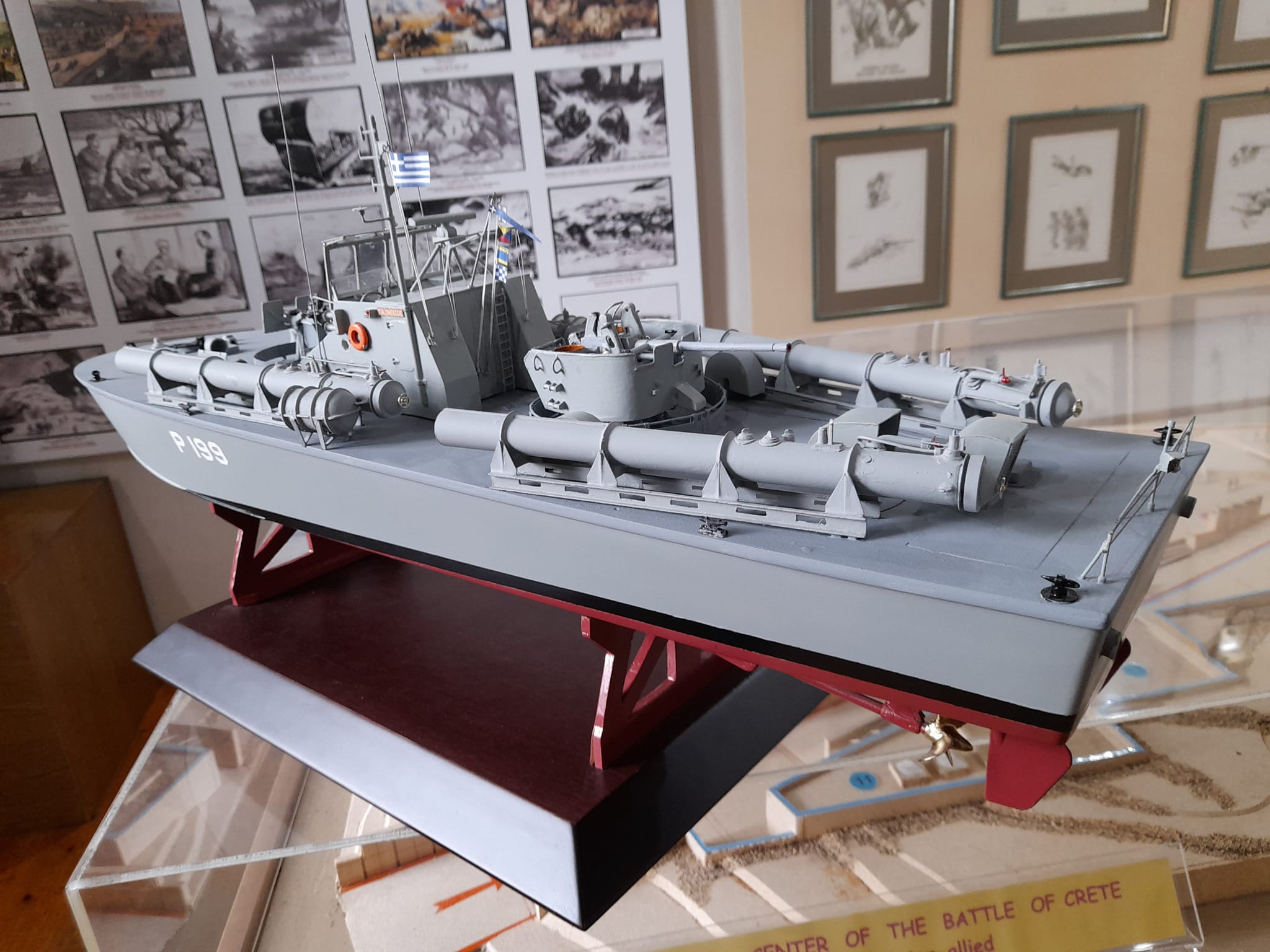 Χανιά: Μέσα στο εργαστήριο που φτιάχνει πιστά αντίγραφα πολεμικών πλοίων για το ναυτικό μουσείο