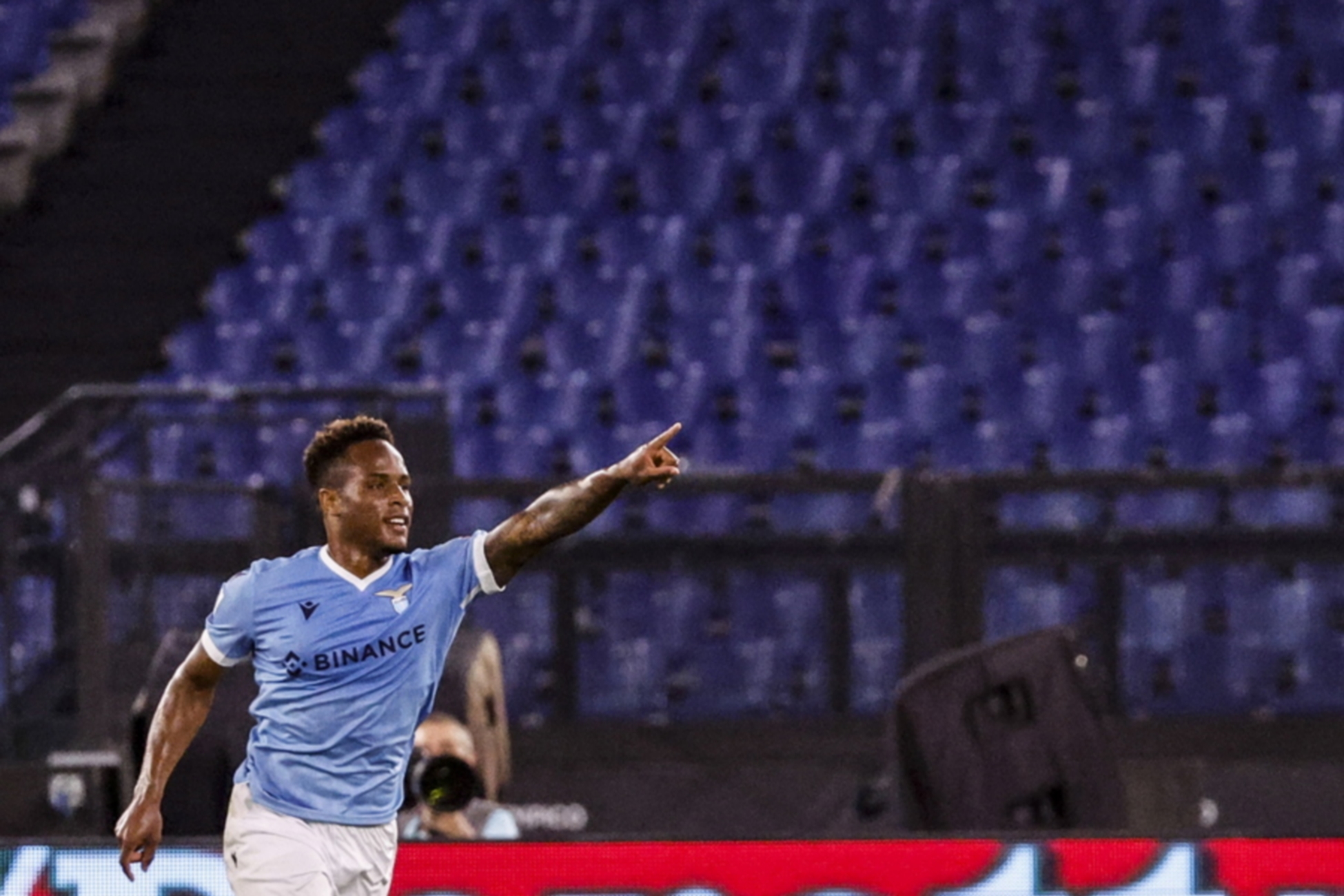 epa09964160 Lazio’s Jovane Cabral celebrates after scoring during the Italian Serie A soccer match between SS Lazio and Hellas Verona at the Olimpico stadium in Rome, Italy, 21 May 2022.  EPA