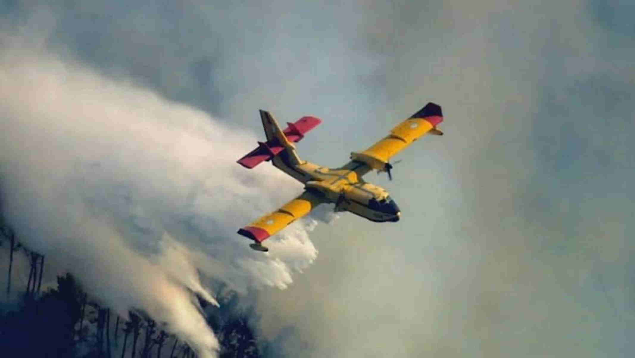 Πτώση Canadair στην Κάρυστο: Τα ερωτήματα για τα αίτια της τραγωδίας – «Μάλλον είχε ζημιά και το πηδάλιο»