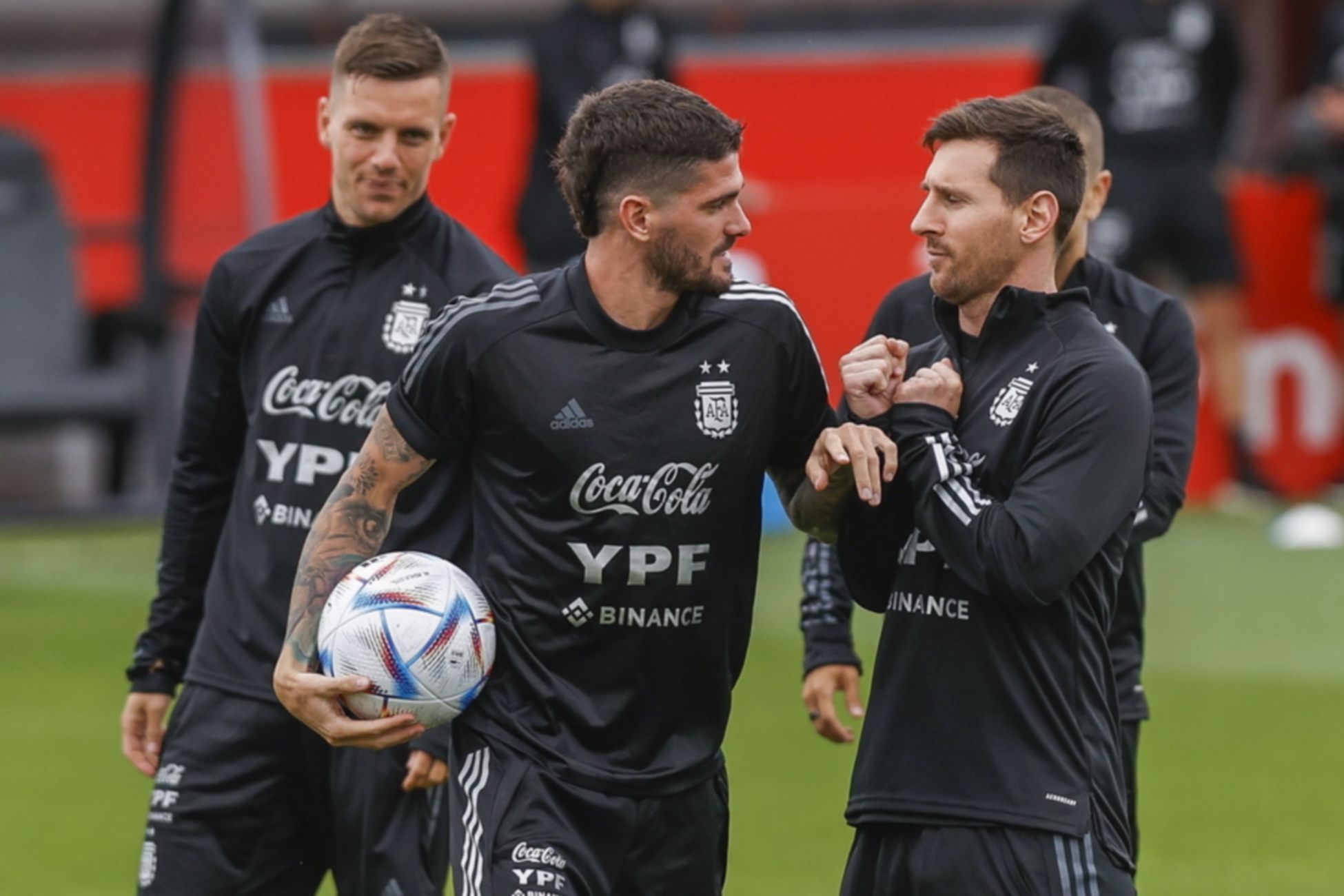 epa09977669 Argentina's Lionel Messi (R) and Rodrigo De Paul (L) attend a training session of the team at Athletic Bilbao's facilities in Lezama, Basque Country, northern Spain, 26 May 2022. Argentina will face Italy in the CONMEBOL-UEFA Cup of Champions soccer match on 01 June 2022.  EPA
