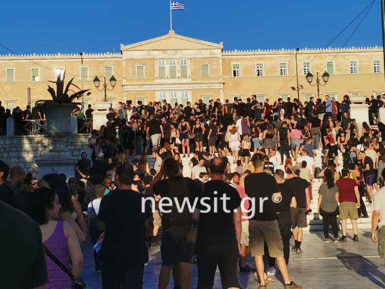 Διαμαρτυρία στο κέντρο της Αθήνας για τη δικαστική απόφαση στην υπόθεση Λιγνάδη