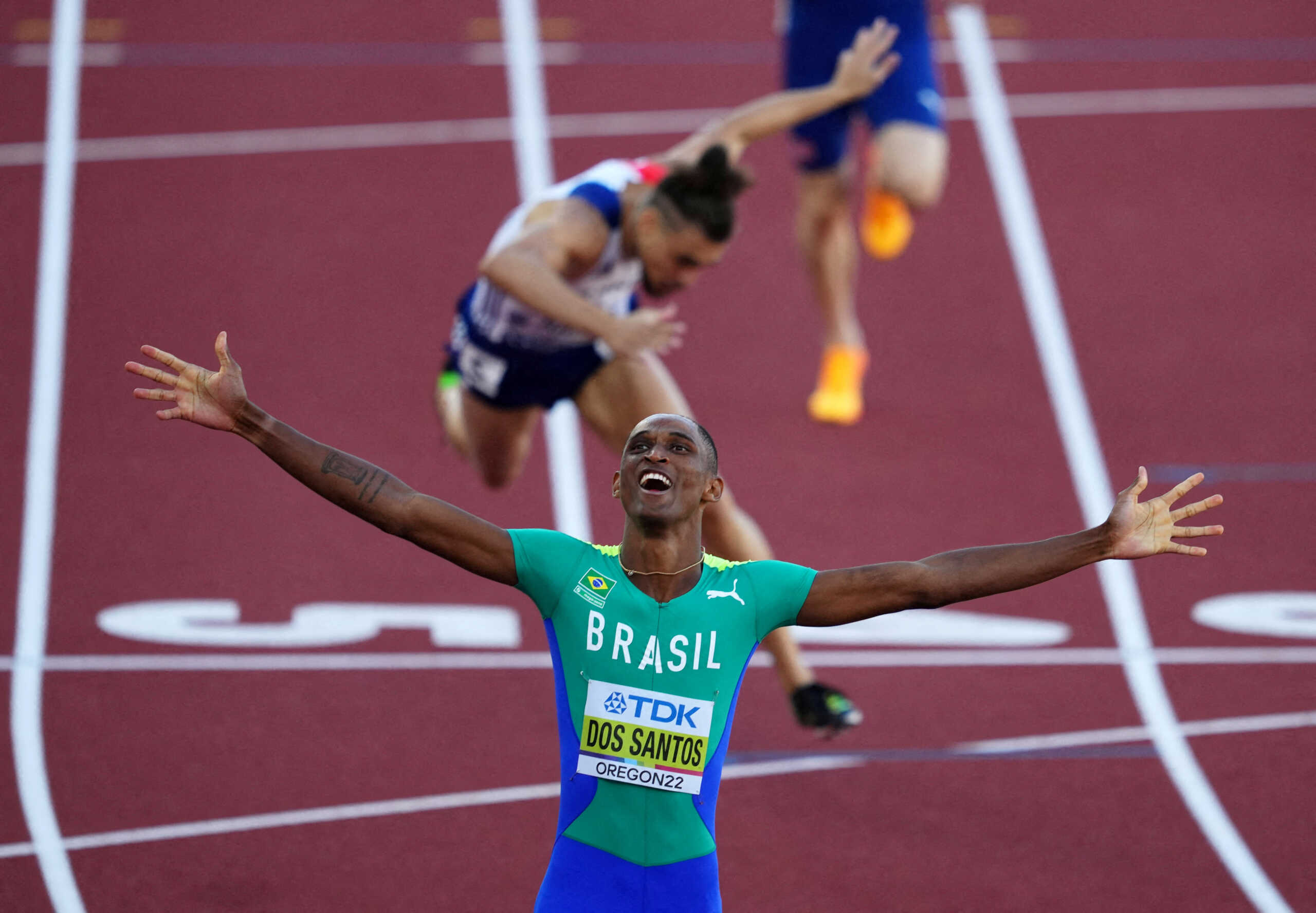 Παγκόσμιο Πρωτάθλημα στίβου: Φοβερή κούρσα και χρυσό μετάλλιο για τον Άλισον ντος Σάντος στα 400 μέτρα με εμπόδια