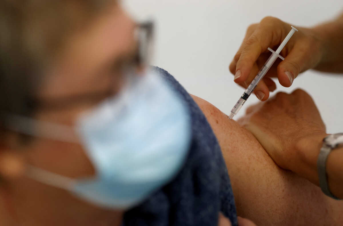 Γρίπη: Το δίλημμα με τον αντιγριπικό εμβολιασμό – Πότε πρέπει να γίνει