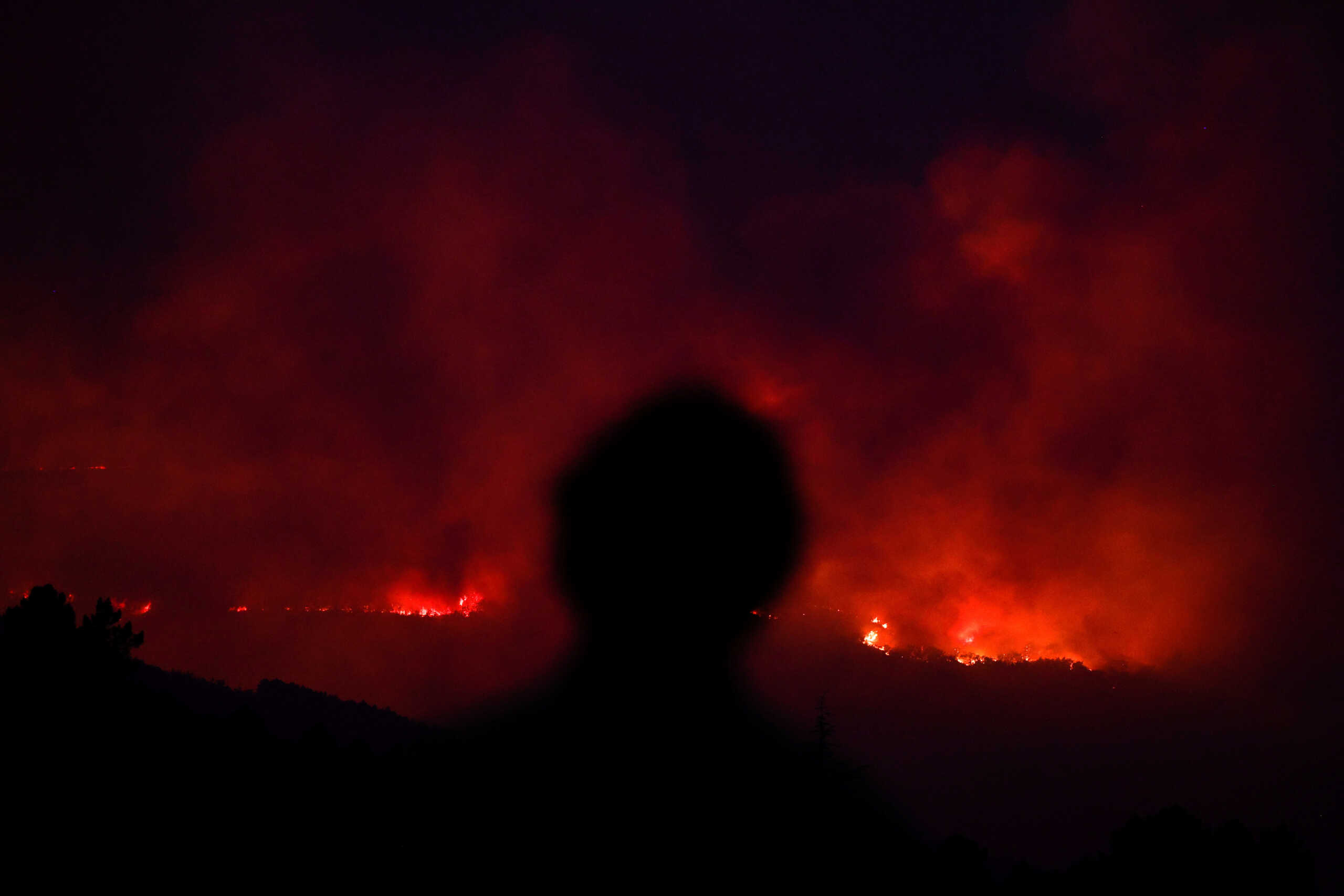Μεγάλες φωτιές κατακαίουν το βόρειο Μαρόκο – 500 οικογένειες εγκατέλειψαν τα σπίτια τους