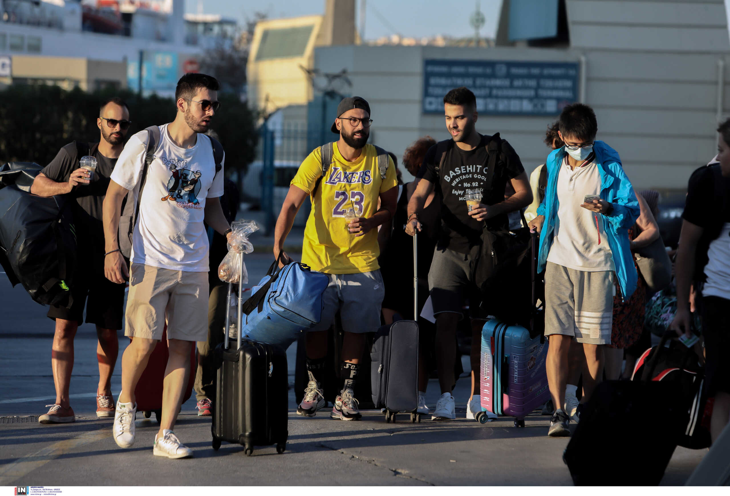 Νέο «γλέντι» από πιτσιρικάδες στον Τσελίκα στον Πειραιά – Οι θετικοί στον κορονοϊό και η μαμά που περιμένει τηλέφωνο στις 11