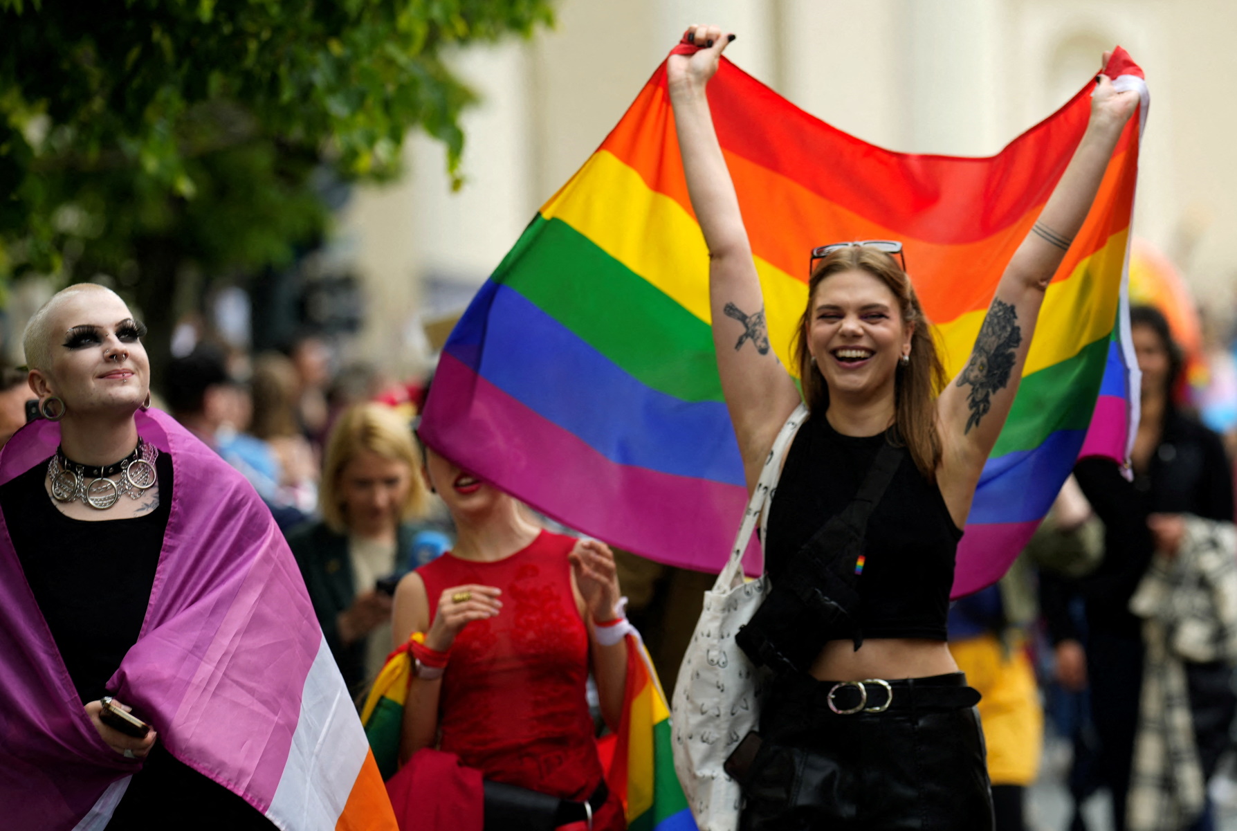 H κοινότητα των ΛΟΑΤΚΙ γιορτάζει τα 50 χρόνια από το πρώτο Pride στο Λονδίνο