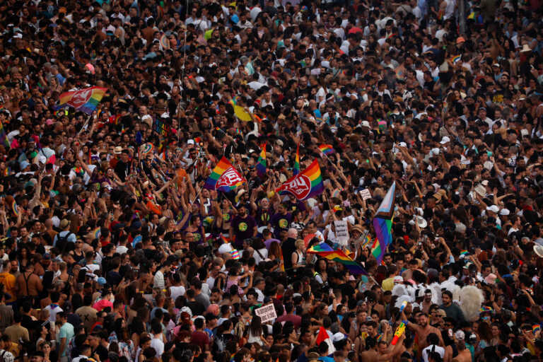 Στα χρώματα του Pride η Μαδρίτη, με πάνω από 600.000 ανθρώπους στους δρόμους της ισπανικής πρωτεύουσας