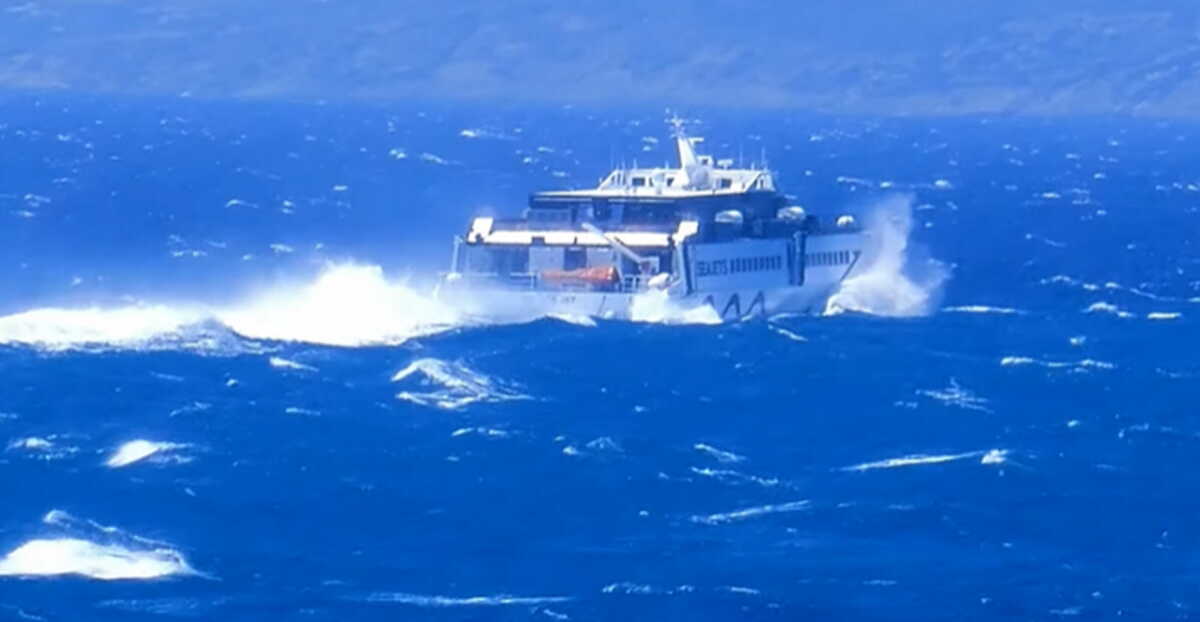 Καρέ καρέ η μάχη του Sifnos Jet με τα αγριεμένα κύματα