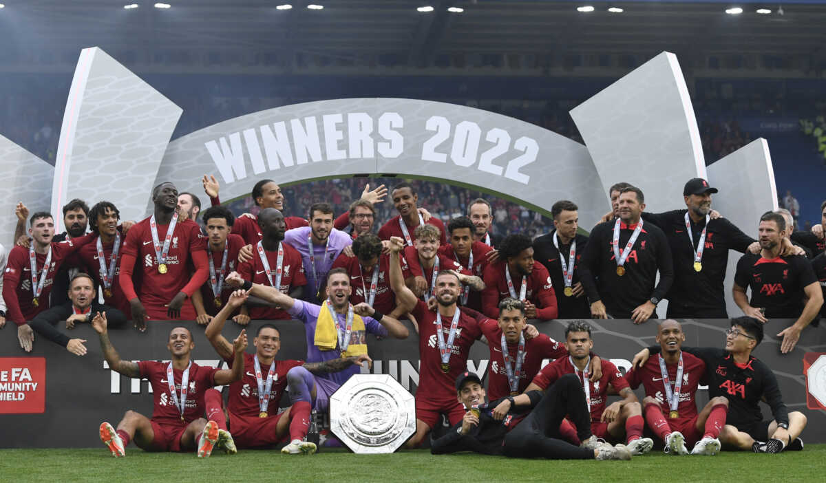 Soccer Football - Community Shield - Liverpool v Manchester City - King Power Stadium, Leicester, Britain - July 30, 2022 Liverpool players celebrate with the trophy after winning the Community Shield REUTERS