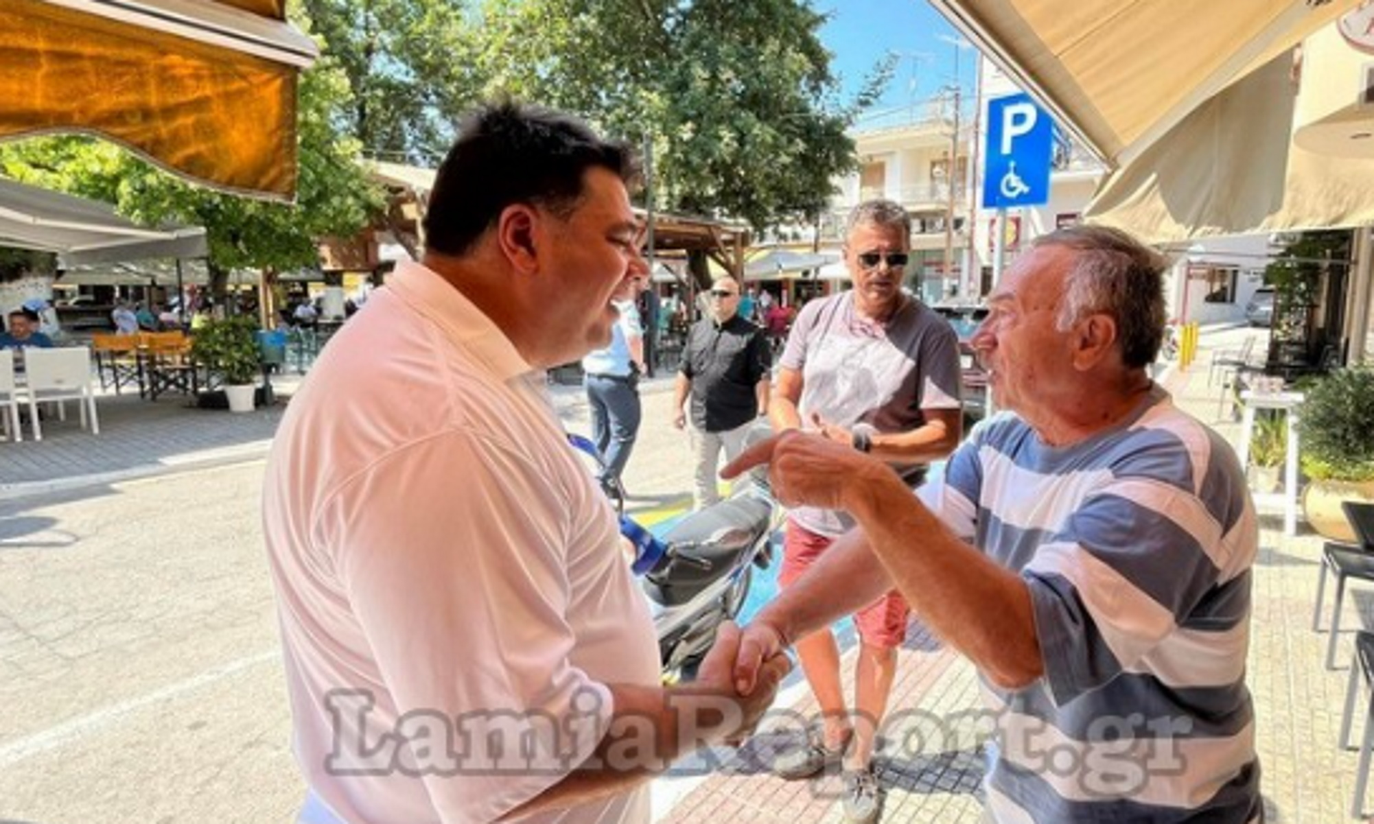 Ο Αμερικανός πρέσβης Τζορτζ Τσούνης στη Μακρακώμη – Η σχέση της γυναίκας του με την περιοχή