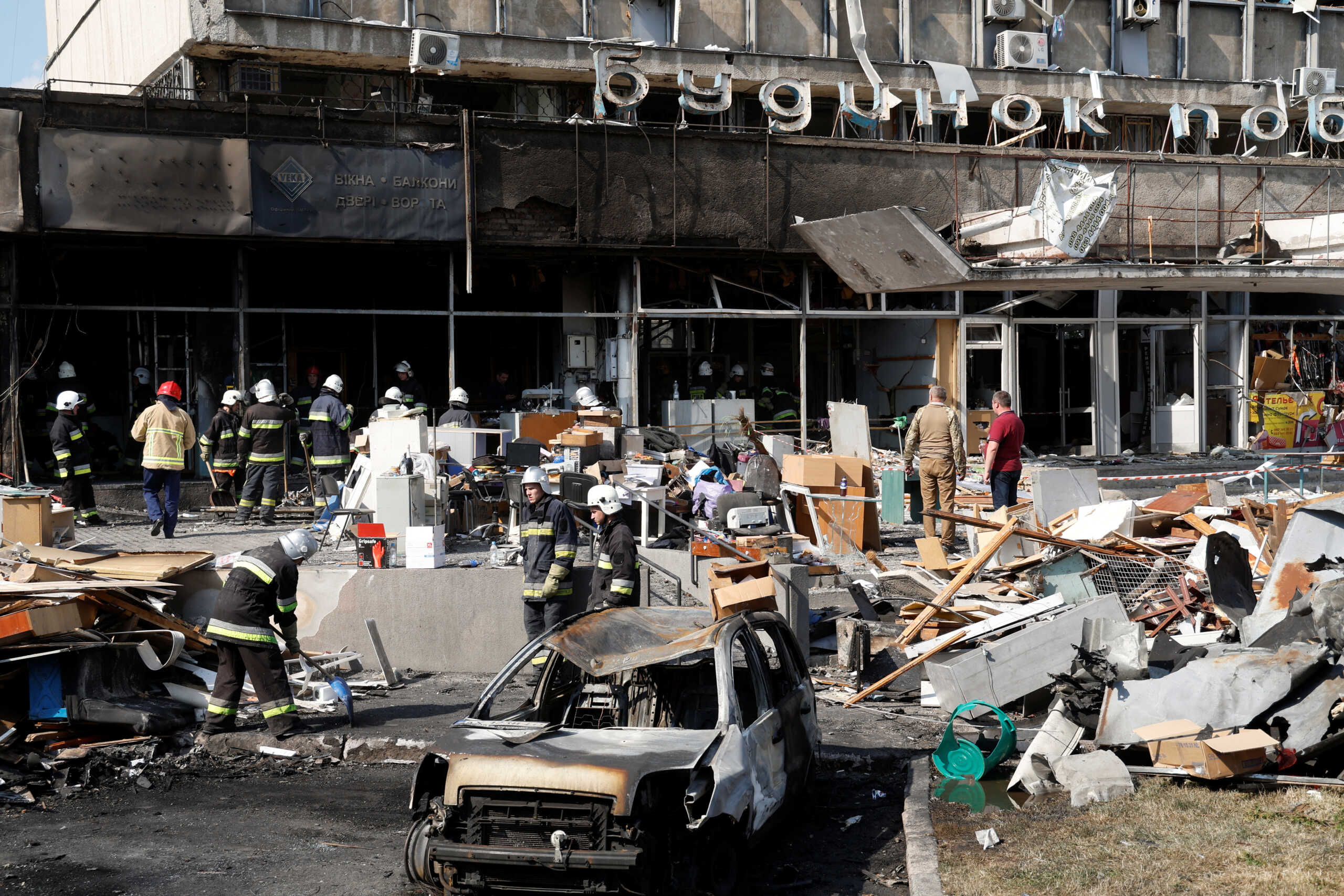 Πόλεμος στην Ουκρανία: Η στιγμή του βομβαρδισμού στη Βινίτσια – Για «στρατιωτικό στόχο» κάνει λόγο η Ρωσία