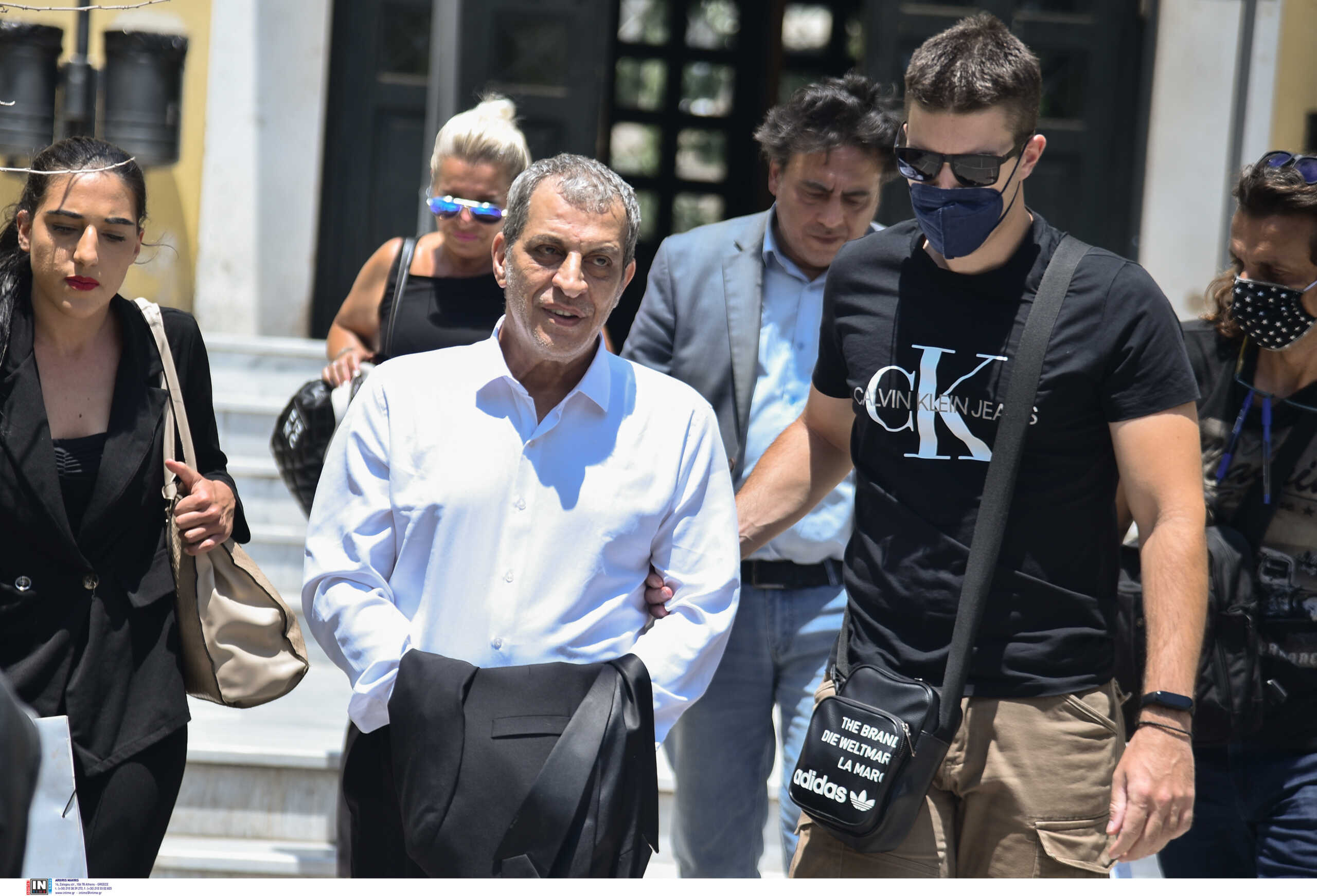 Θέμης Αδαμαντίδης: Σήμερα δικάζεται για την επίθεση στη σύντροφό του