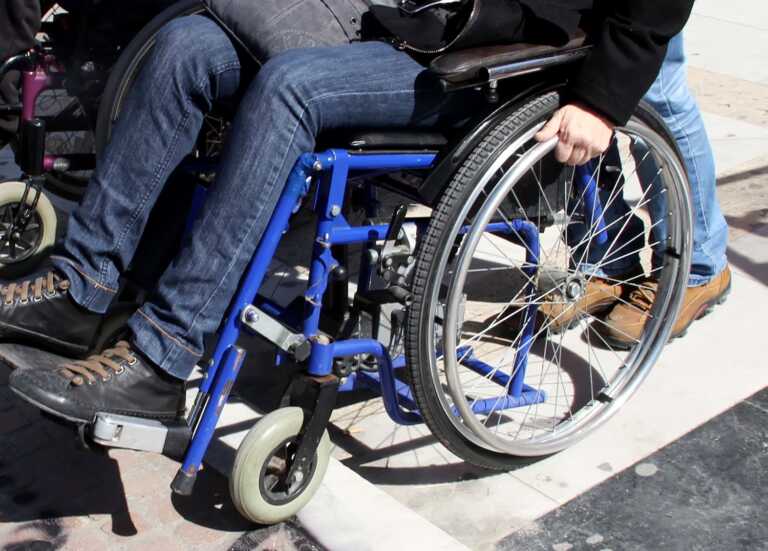 Έρχονται τα ψηφιακά ΚΕΠΑ και η Κάρτα Αναπηρίας: Τι αλλάζει στα αναπηρικά επιδόματα