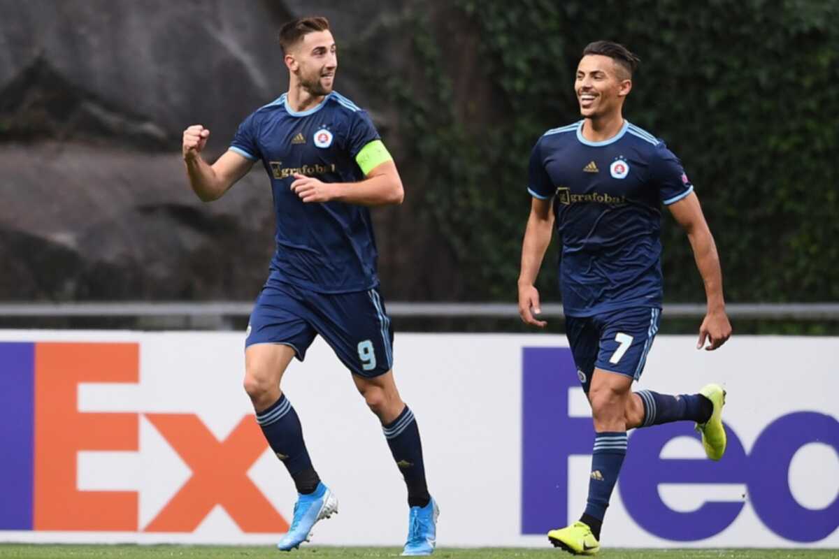 epa07892825 SK Slovan Bratislava's Andraz Sporar (L) celebrates after scoring a goal against SC Braga during their UEFA Europa League soccer match held at Municipal de Braga Stadium, in Braga, Portugal, 03 October 2019.  EPA