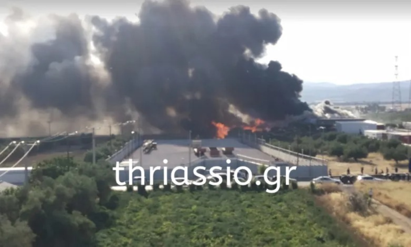 Ασπρόπυργος: Οριοθετήθηκε η φωτιά που ξέσπασε σε αποθήκη