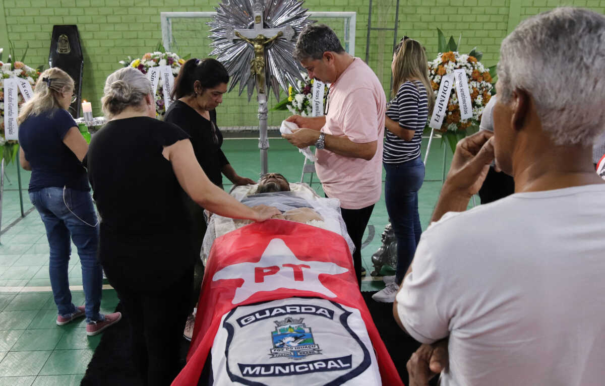 Relatives and friends of Marcelo Arruda, supporter of Brazilian former President Luiz Inacio Lula da Silva killed by an alleged supporter of Brazilian President Bolsonaro, mourn next to his coffin in Foz do Iguacu, Brazil, July 10, 2022. REUTERS