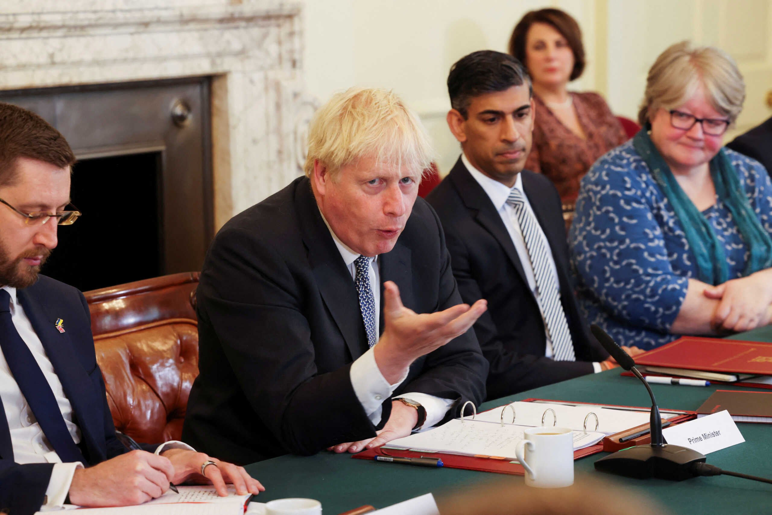 British Prime Minister Boris Johnson addresses his cabinet ahead of the weekly cabinet meeting in Downing Street in London, Britain July 5, 2022. Ian Vogler