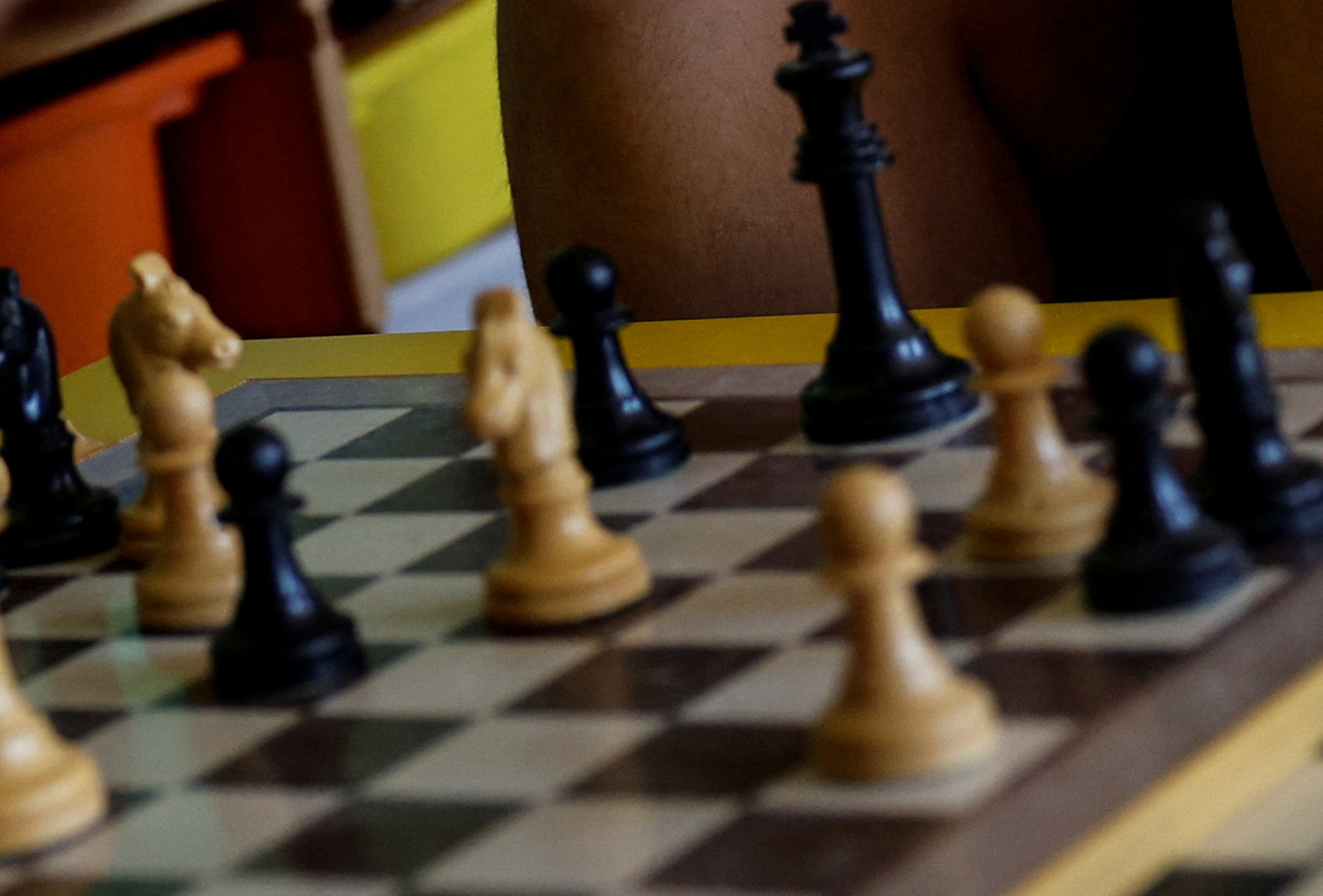 Γαλλία: Ρεκόρ Γκίνες για το μεγαλύτερο πιόνι σκάκι διεκδικεί ένας «βασιλιάς» ύψους 6,25 μέτρων