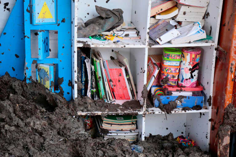 Κολομβία: Οκτώ παιδιά αγνοούνται μετά από κατολίσθηση – Τόνοι λάσπης έπεσαν σε σχολείο