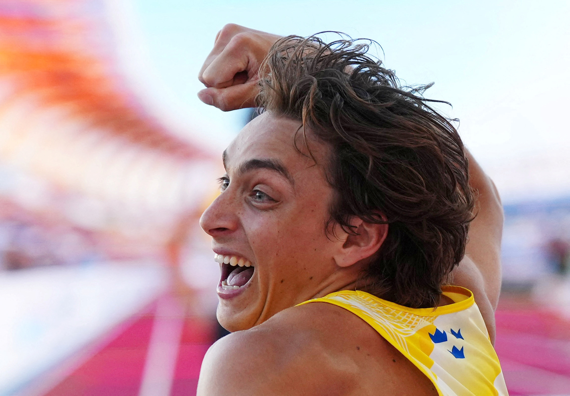 Athletics - World Athletics Championships - Men's Pole Vault - Final - Hayward Field, Eugene, Oregon, U.S. - July 24, 2022 Sweden's Armand Duplantis celebrates winning the men's pole vault final and setting a new world record REUTERS