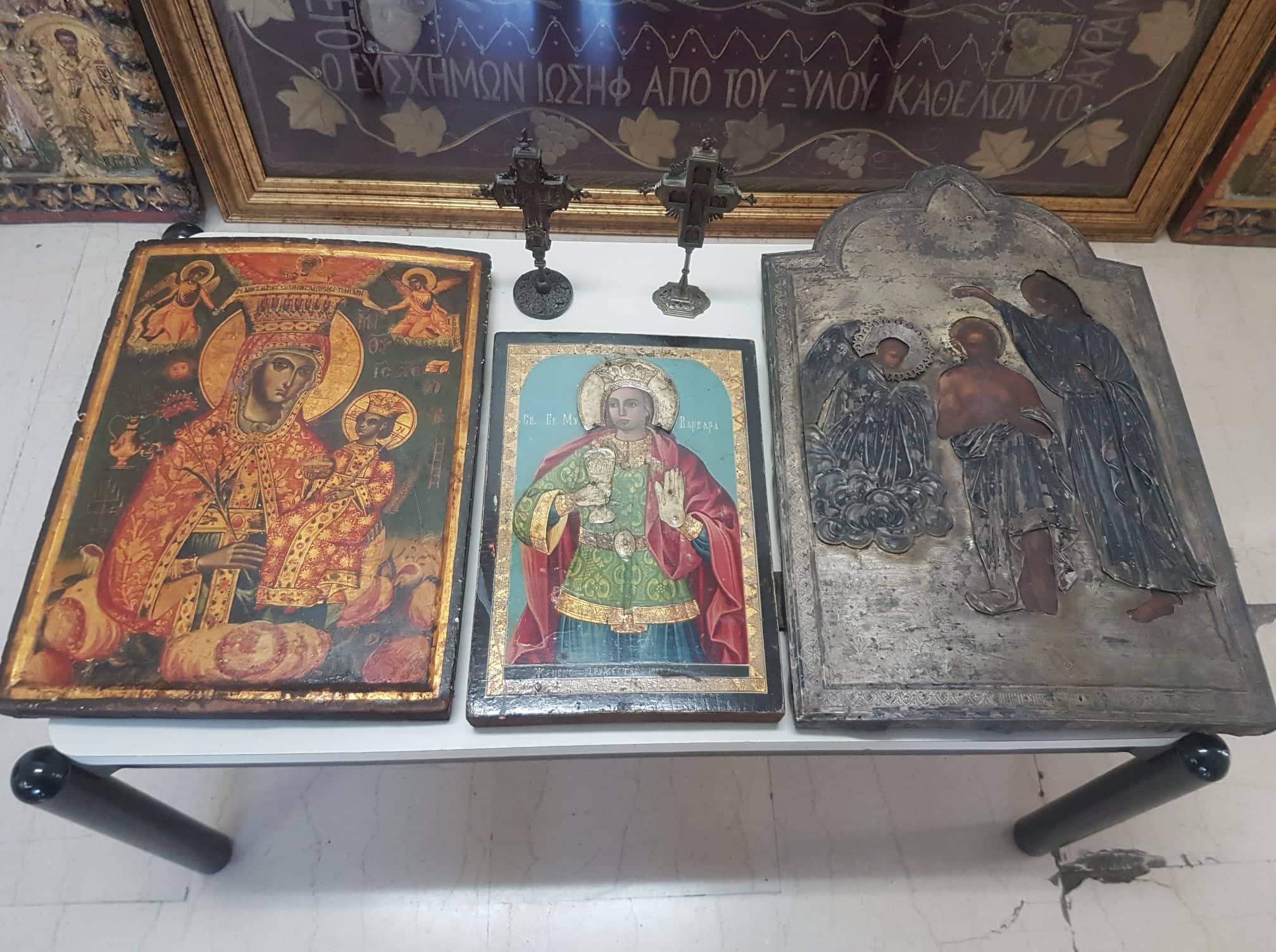 Έδεσσα: Έκρυβε στο σπίτι αυτές τις εκκλησιαστικές εικόνες βυζαντινής και μεταβυζαντινής περιόδου