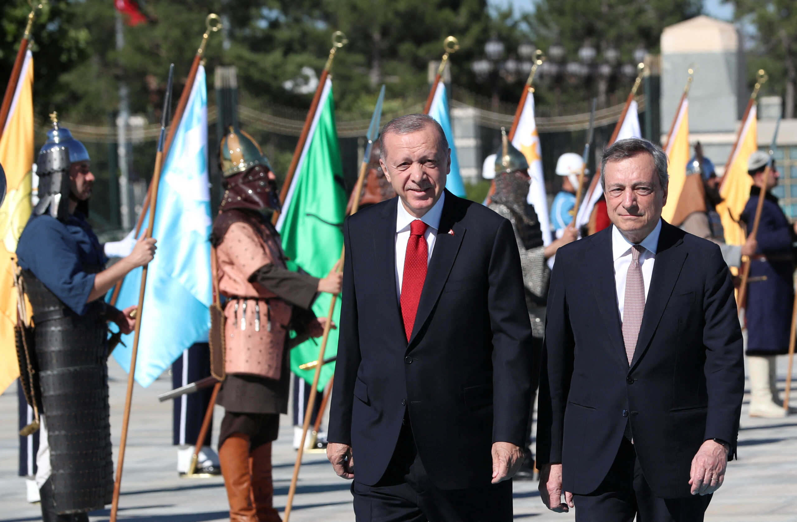 Turkey's President Tayyip Erdogan and Italy's Prime Minister Mario Draghi attend a welcoming ceremony at the Presidential Palace in Ankara, Turkey July 5, 2022. Murat Cetinmuhurdar