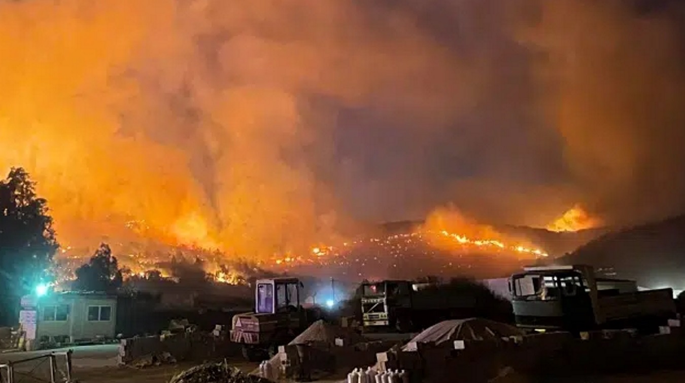 Φωτιές σε όλη την Ελλάδα: Νέα ολονύχτια μάχη σε πολλές περιοχές