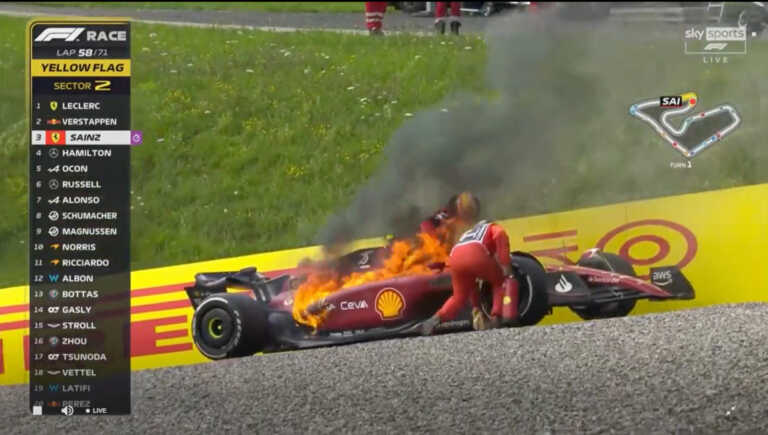 Στις φλόγες η Ferrari του Κάρλος Σάινθ - Γλίτωσε για δευτερόλεπτα ο Ισπανός