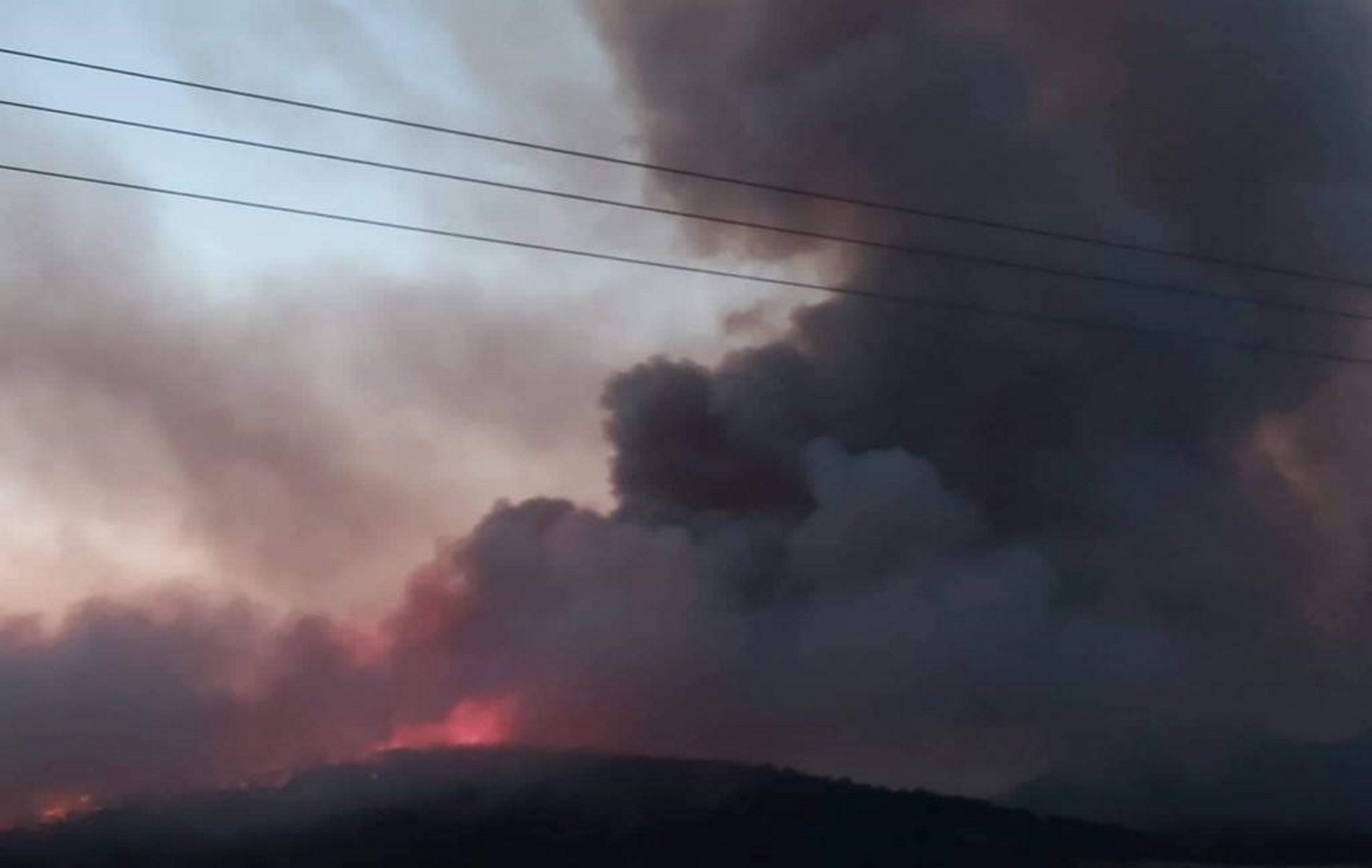 Φωτιά στη Δαδιά: Έχουν καεί πάνω από 34.000 στρέμματα – Άλλη μια νύχτα αγωνίας