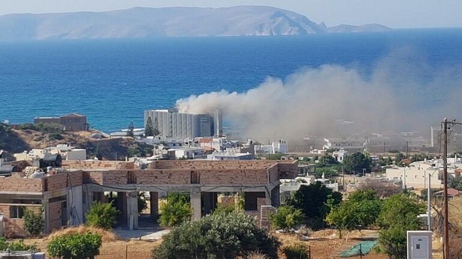 Κρήτη: Μεγάλη φωτιά σε ξενοδοχείο στο Ηράκλειο