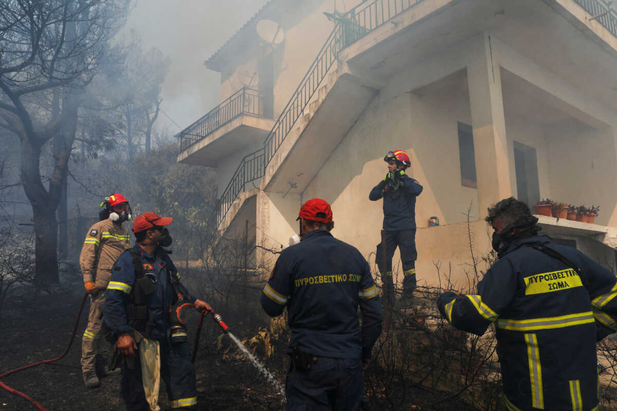 Φωτιά στη Λέσβο: Εκκενώνεται η Βρίσα – Μαίνεται η μεγάλη πυρκαγιά