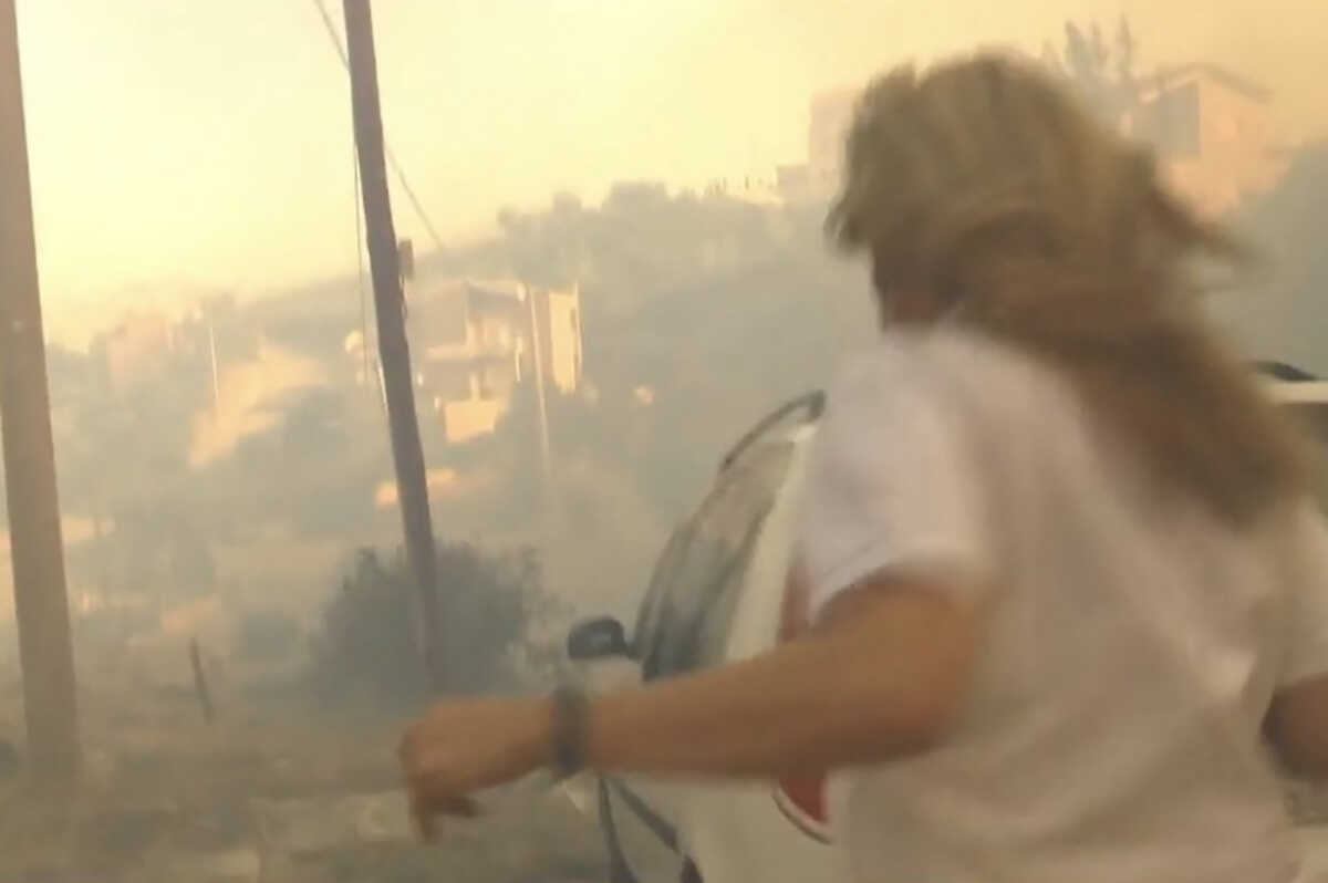 Φωτιά στην Πεντέλη: Η συγκλονιστική στιγμή που οι φλόγες περικυκλώνουν τηλεοπτικό συνεργείο στην Παλλήνη