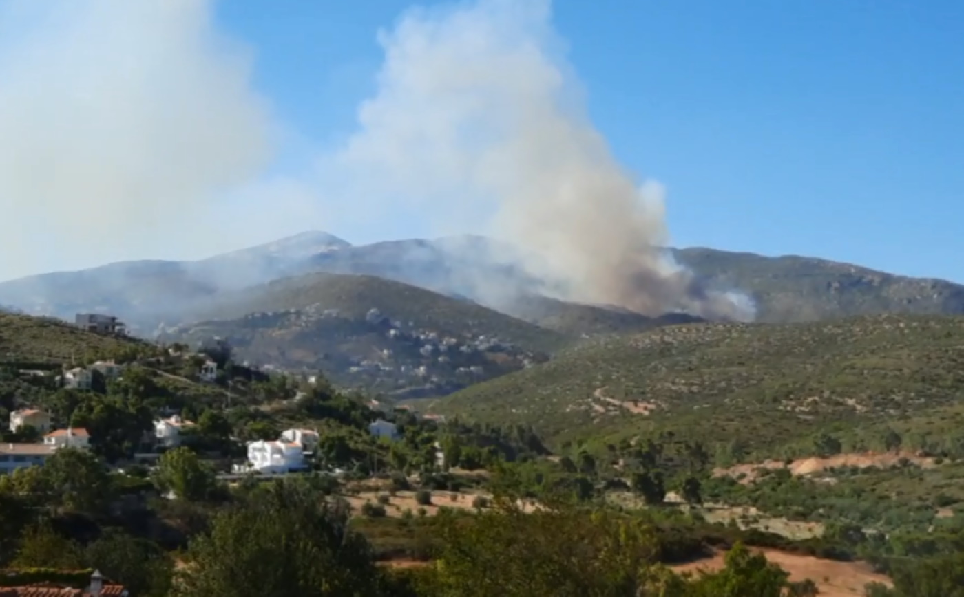 Φωτιά κοντά στο Νταού Πεντέλης