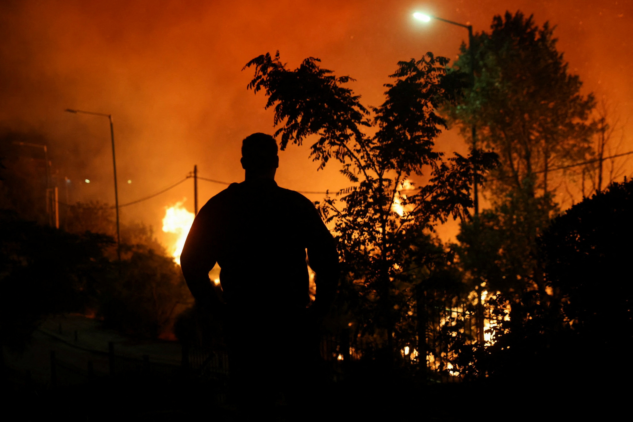 Φωτιά στην Πεντέλη: Ο φακός του Reuters «μέσα» στις φωτιές – Οι 10 συγκλονιστικές φωτογραφίες