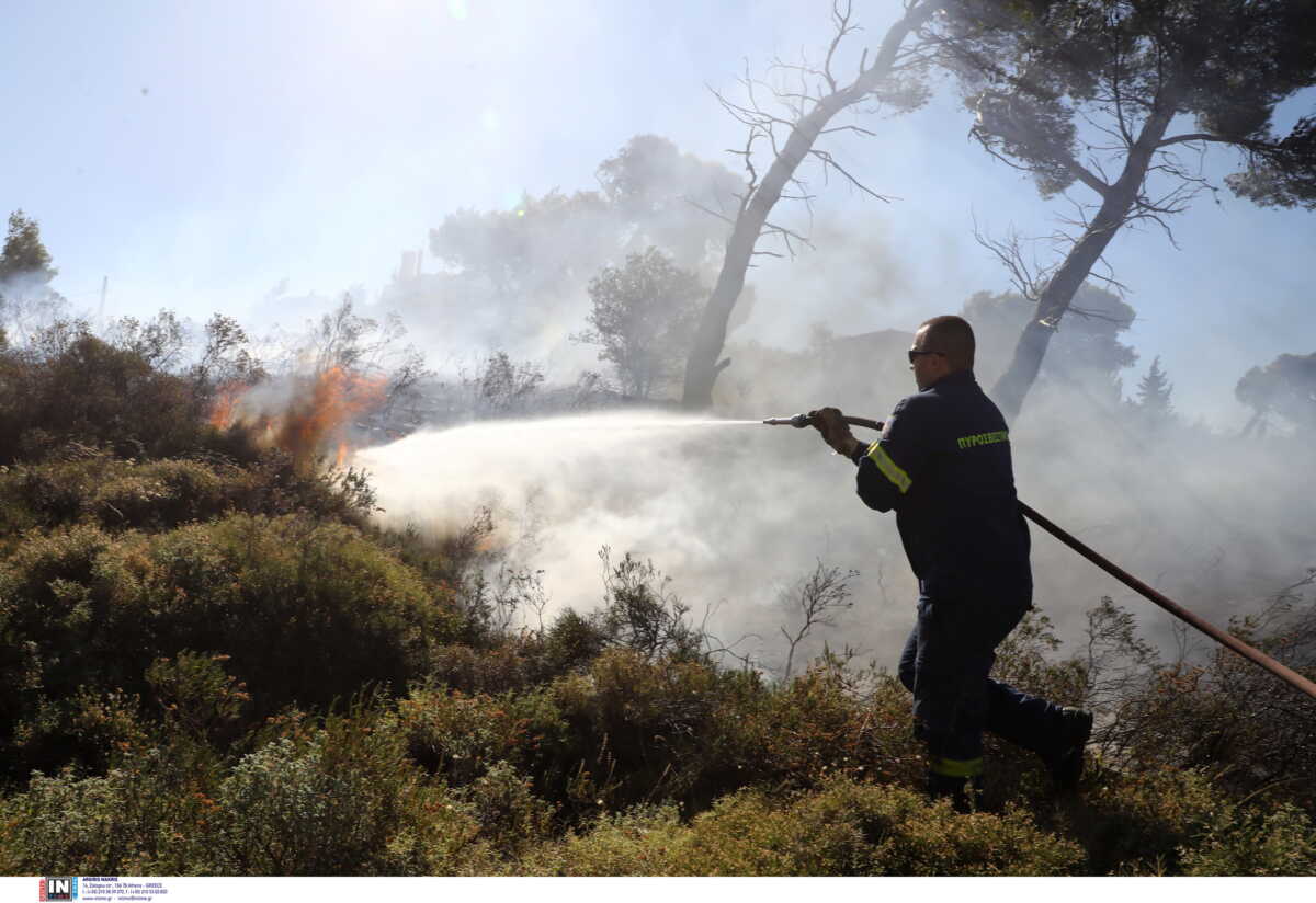 Φωτιά στην Πεντέλη: Τα 113 χλμ/ώρα έφτασαν οι άνεμοι – Πότε αναμένεται να κοπάσουν