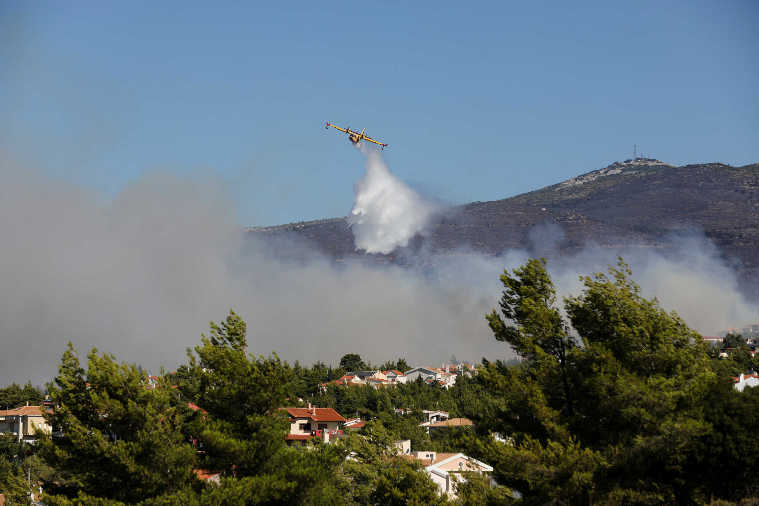 Φωτιές: Ακόμη δύο Canadair από τη Γαλλία θα συνδράμουν στην κατάσβεση