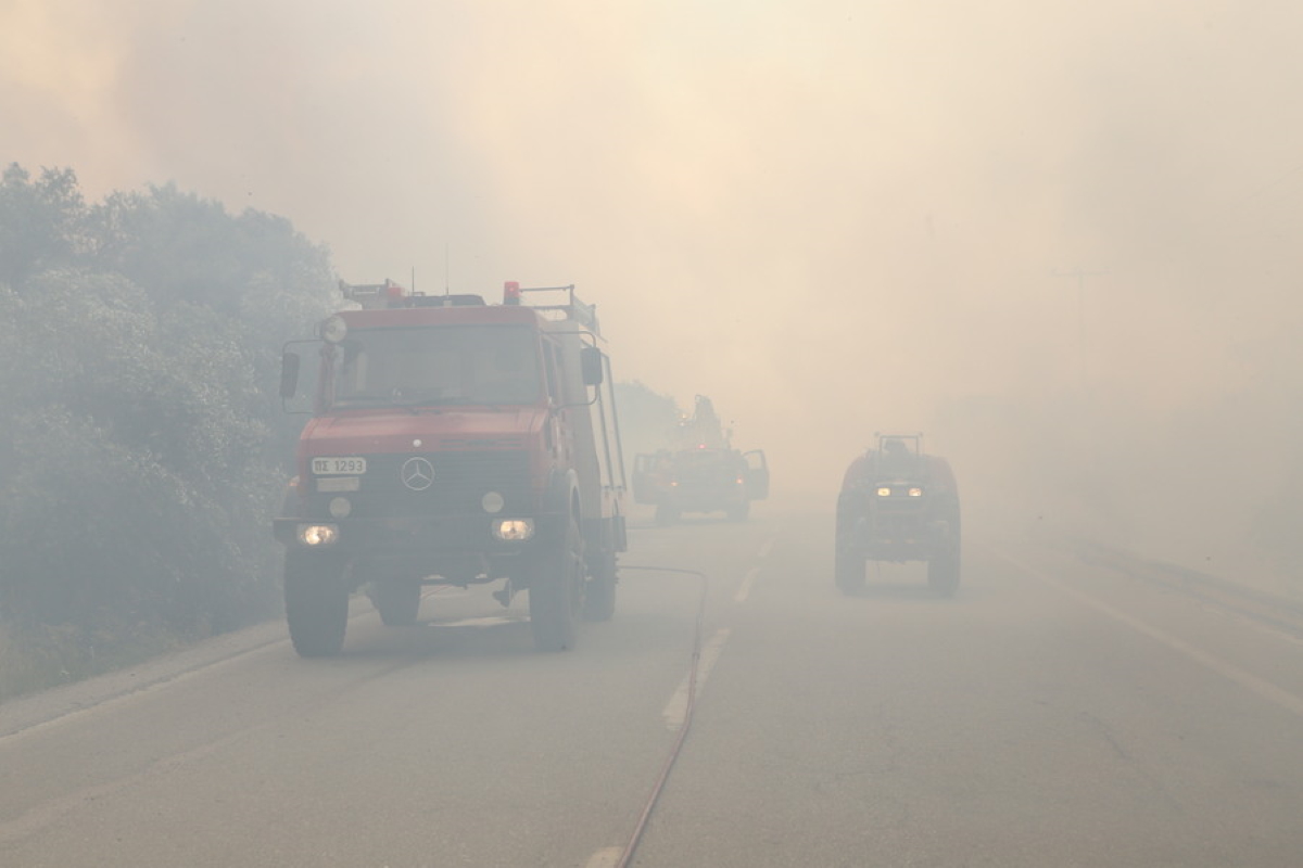 Φωτιά στο Άγιο Όρος: Οριοθετήθηκε η πυρκαγιά – Ολονύχτια μάχη με τις φλόγες