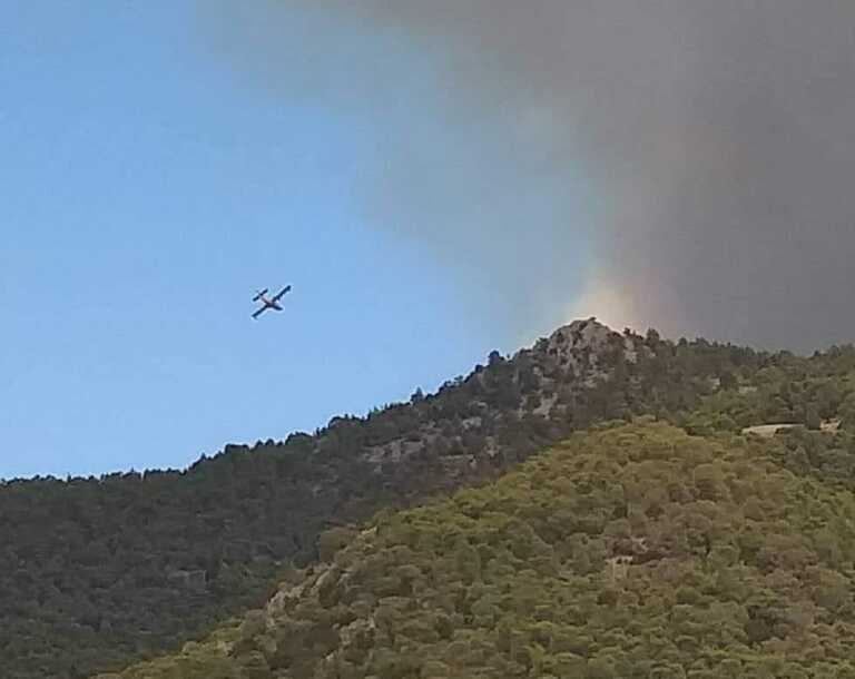 Καλύτερη εικόνα από τη φωτιά στο Πόρτο Γερμενό - Συνεχίζεται η μάχη με τις φλόγες, ανησυχία για τους ανέμους