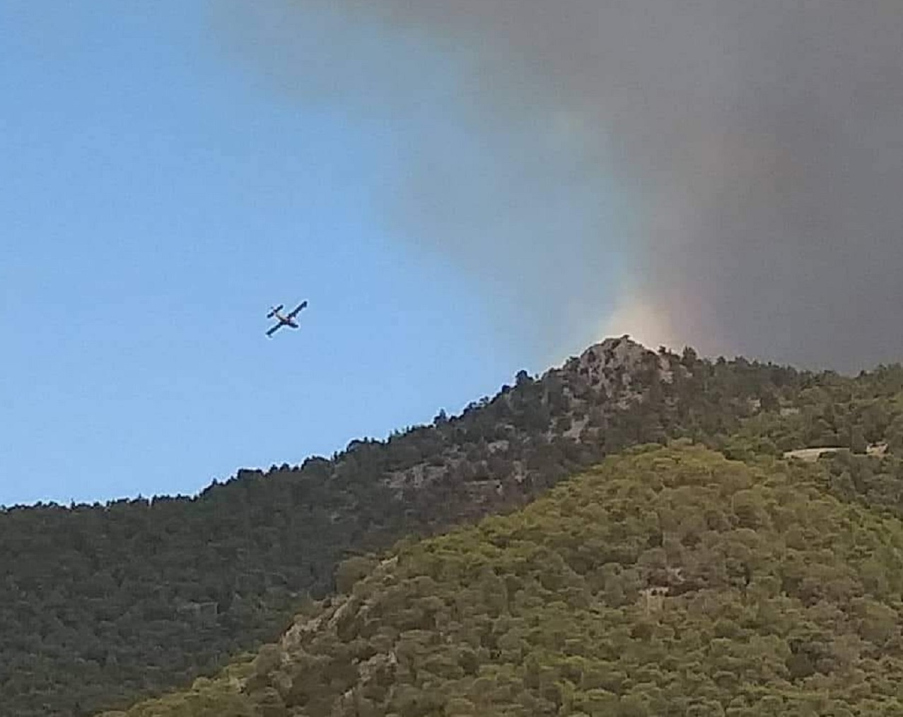 Φωτιά στο Πόρτο Γερμενό: Καλύτερη εικόνα από το πύρινο μέτωπο – Συνεχίζεται η μάχη με τις φλόγες