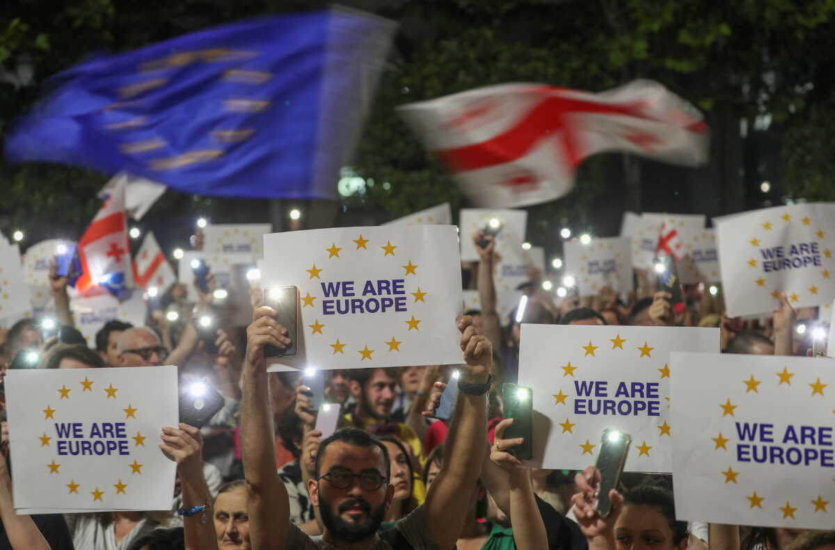 Γεωργία: Διαδηλωτές ζητούν την ένταξη της χώρας στην ΕΕ – Κατασκήνωσαν έξω από το κοινοβούλιο