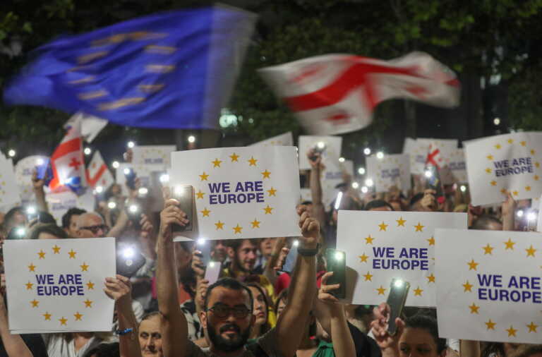 Διαδηλωτές ζητούν την ένταξη της Γεωργίας στην ΕΕ - Κατασκήνωσαν έξω από το κοινοβούλιο