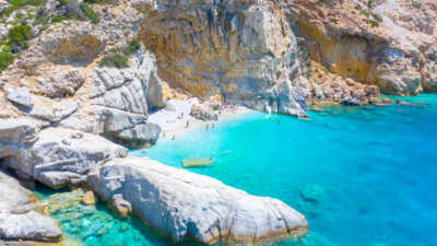 Σεϋχέλλες στην Ικαρία: Η παραλία που φιγουράρει στη λίστα με τις καλύτερες παραλίες της Ελλάδας