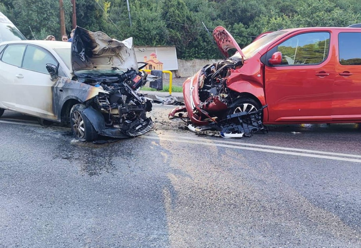 Χαλκιδική: Τροχαίο με έναν νεκρό και εφτά τραυματίες – Αυτοκίνητο συγκρούστηκε με mini bus