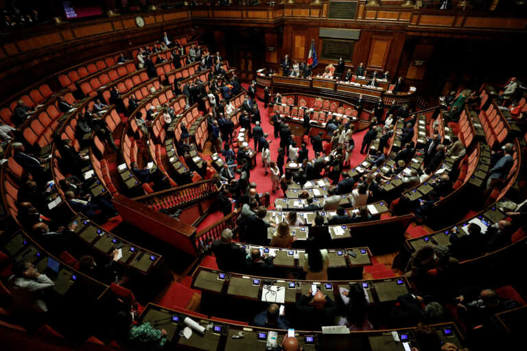 Εκλογές στην Ιταλία: Προβάδισμα της δεξιάς «βλέπουν» οι δημοσκοπήσεις