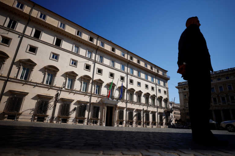 Ιταλία: Η παραίτηση Ντράγκι βάζει «βόμβα» στην ευρωζώνη – Στο στόχαστρο των αγορών το δημόσιο χρέος